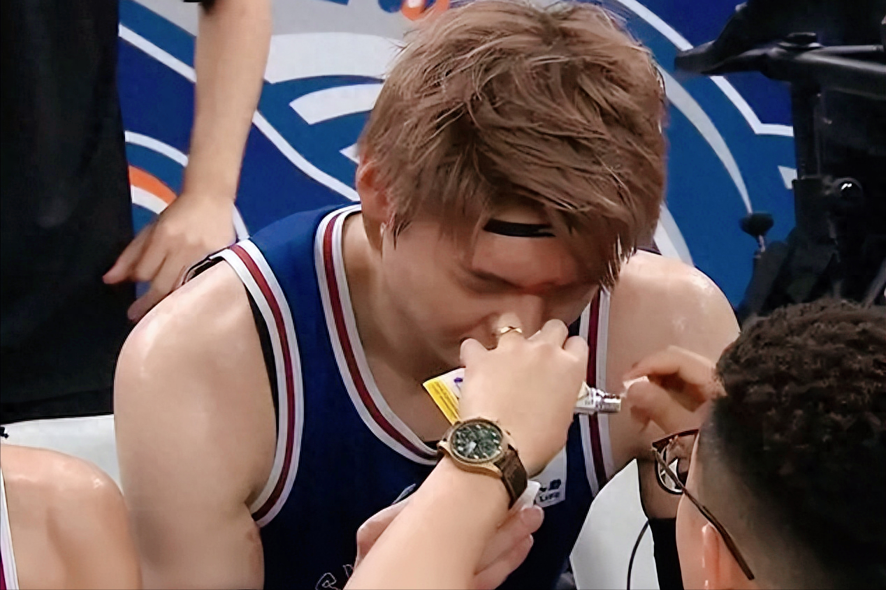 上海队逆转四川队,王哲林点燃赛场 上海队逆转四川队,王哲林点燃赛场