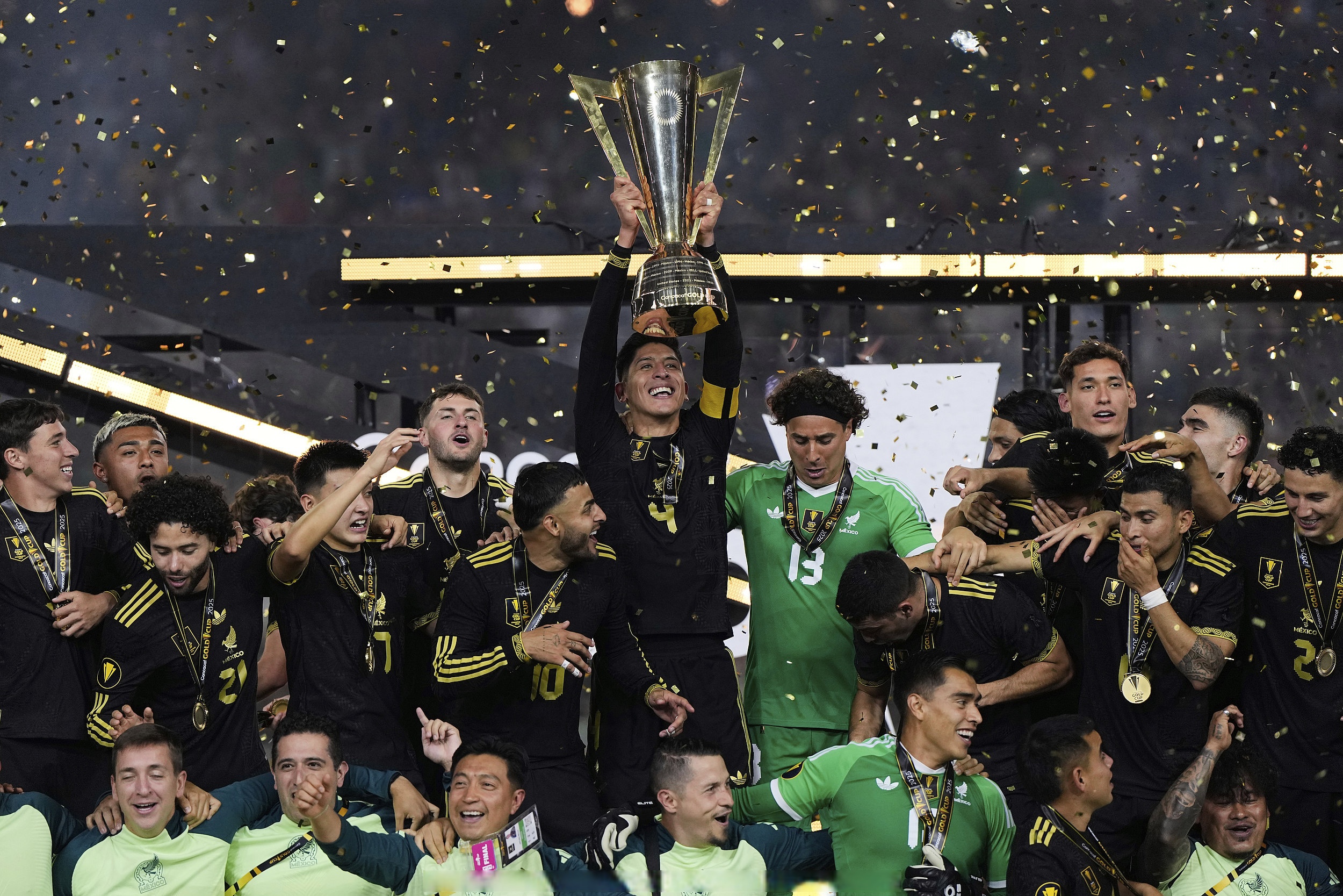 墨西哥鏖战乌拉圭,萨内扛起全队 墨西哥鏖战乌拉圭,萨内扛起全队