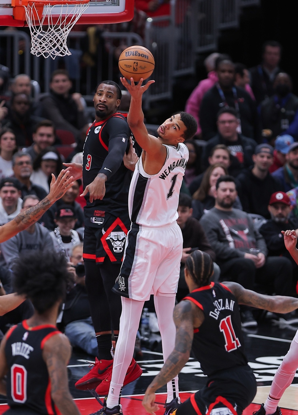 天津队轻取上海队,德罗赞惊艳四座 天津队轻取上海队,德罗赞惊艳四座